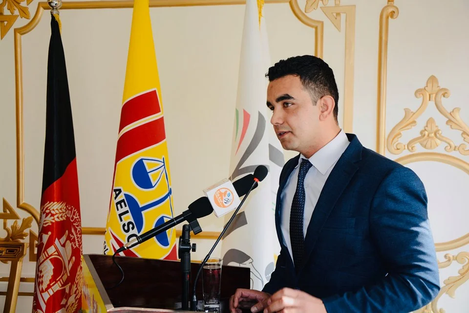 محترم احمد فردین بختیاری در جریان سخنرانی