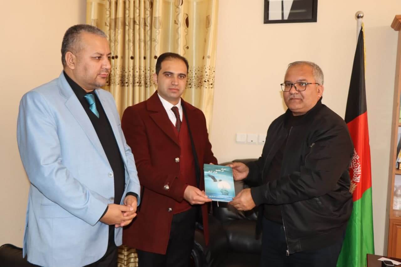 Mr. Ramizy while presenting AELOS's publications to the chancellor...